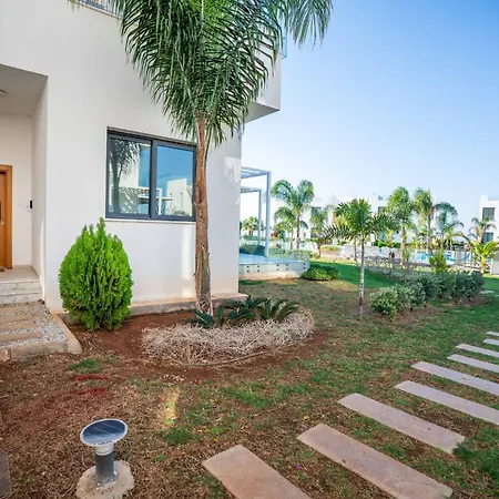 Charming And Beautifully Furnished With Direct Poolside Access Agios Nikolaos (Famagusta)