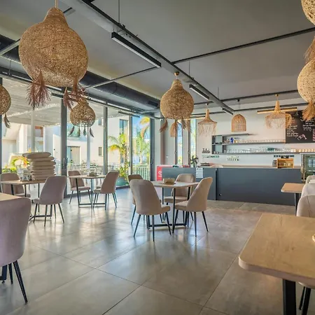 Charming And Beautifully Furnished With Direct Poolside Access Agios Nikolaos (Famagusta)