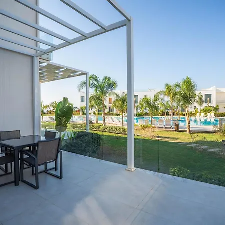 Charming And Beautifully Furnished With Direct Poolside Access * Agios Nikolaos (Famagusta)